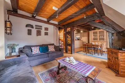 Coin salon dans l'établissement Les Gîtes Coeur de Vigne