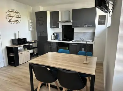 Cuisine ou kitchenette dans l'établissement Gîte le Lamala
