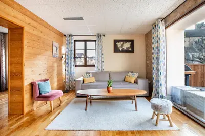 Coin salon dans l'établissement Appartement 12 personnes 4 suite privatives 160 m2 terrasse
