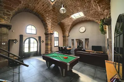 Billard dans l'établissement La Chapelle Industrielle