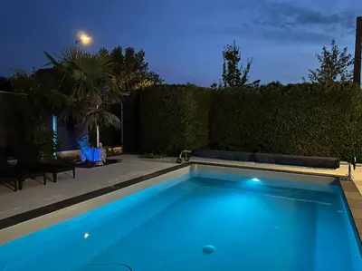 Piscine de l'établissement Le cocon de Julien ou située à proximité