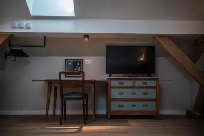 Télévision ou salle de divertissement dans l'établissement Hôtel du DOMAINE SAINT LOUP