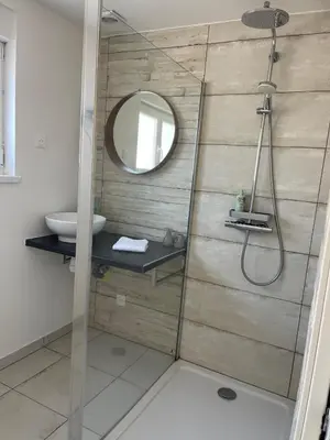 Salle de bains dans l'établissement La Nature by Leslodgespa - appartement confortable et ressourçant avec balcon, proche de Bâle et de l'aéroport