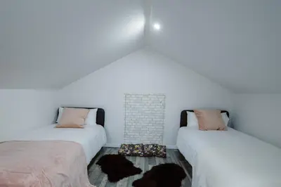 Un ou plusieurs lits dans un hébergement de l'établissement Le Duplex by Leslodgespa - Loft moderne et confortable au style newyorkais, proche de Bâle et de l'aéroport