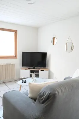 Télévision ou salle de divertissement dans l'établissement Gite L'arrière