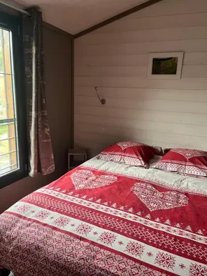 Un ou plusieurs lits dans un hébergement de l'établissement Le Chalet de la Folie