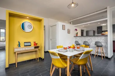 Cuisine ou kitchenette dans l'établissement Le 10-GregIMMO-Appart'Hôtel
