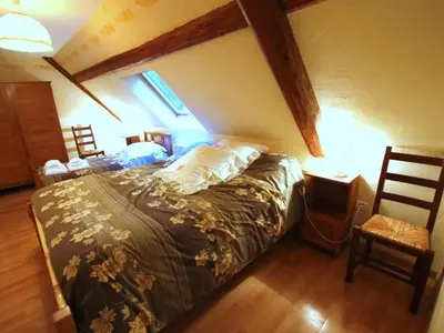 Un ou plusieurs lits dans un hébergement de l'établissement Maison familiale à Orbey, 3 chambres, parking privé, espace vert, jeux pour enfants - FR-1-744-26