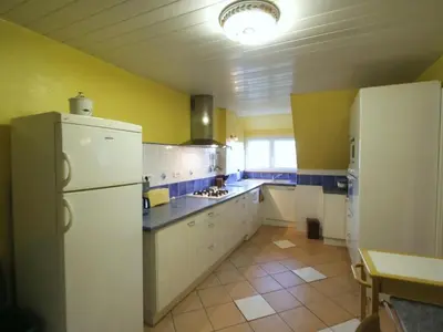 Cuisine ou kitchenette dans l'établissement Maison familiale à Orbey, 3 chambres, parking privé, espace vert, jeux pour enfants - FR-1-744-26