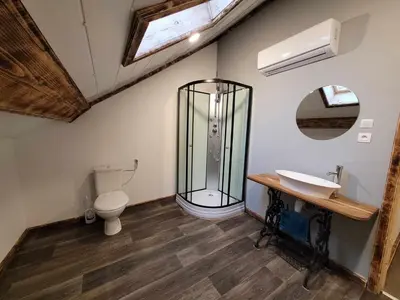 Salle de bains dans l'établissement Gîte de la Ferme de la Comté