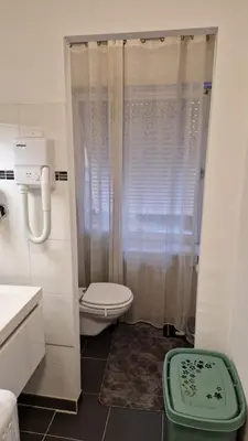 Salle de bains dans l'établissement City Center 4 people King Bed, near Switzerland, G'ermany, Near Airport, Free Parking