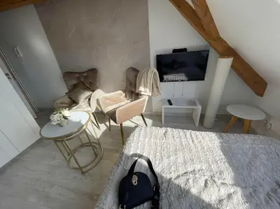 Télévision ou salle de divertissement dans l'établissement Esprit Beige - Joli Studio Salengro - Sauna & Sport club
