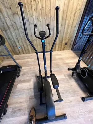 Salle ou équipements de sports de l'établissement Esprit Beige - Joli Studio Salengro - Sauna & Sport club