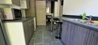 Cuisine ou kitchenette dans l'établissement au petit canal de Colmar 3
