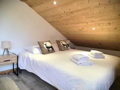 Un ou plusieurs lits dans un hébergement de l'établissement Chalet des Jonquilles - Au calme, bordant la forêt