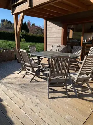 Terrasse ou espace extérieur de l'établissement Chalet des Jonquilles - Au calme, bordant la forêt