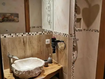 Salle de bains dans l'établissement Chambres Suite d'Hôte Divine Providence