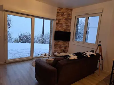 Télévision ou salle de divertissement dans l'établissement Appartement calme La Bresse animaux admis