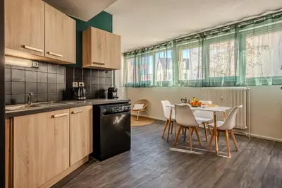 Cuisine ou kitchenette dans l'établissement Cocon Relax - Jacuzzi - Cinéma