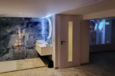Salle de bains dans l'établissement A O G prestige Relax Max SPA SAUNA