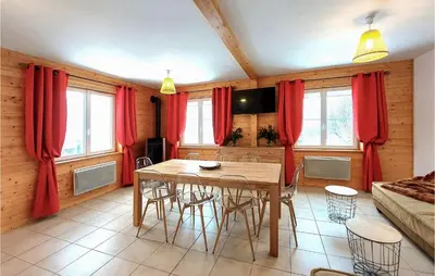 Télévision ou salle de divertissement dans l'établissement Lovely Home In Gérardmer With Kitchen