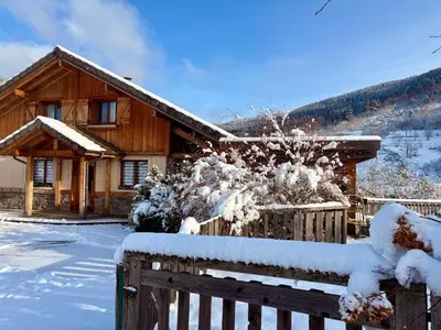 L'établissement Les Brimbelles, détente & spa, au cœur des Vosges en hiver