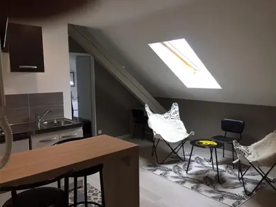 Cuisine ou kitchenette dans l'établissement Studio, étage 3, spacieux refait à neuf