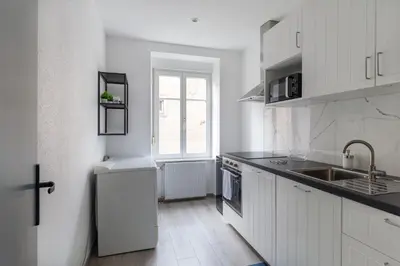 Cuisine ou kitchenette dans l'établissement Travel Homes - Niffel 3 - Un havre de paix près du Parc