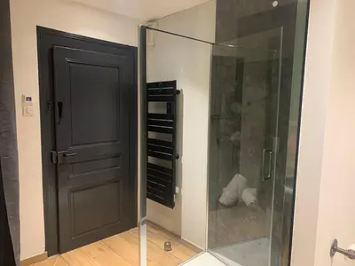 Salle de bains dans l'établissement Édouard & Richard