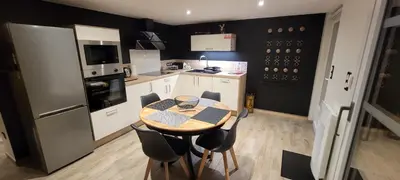 Cuisine ou kitchenette dans l'établissement Charmant appartement 3* au cœur des Vosges (PMR)