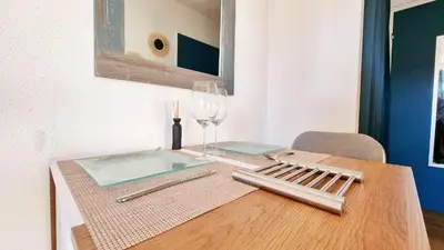 Télévision ou salle de divertissement dans l'établissement Le City View - Calme - Moderne - Balcon - RelaxBNB