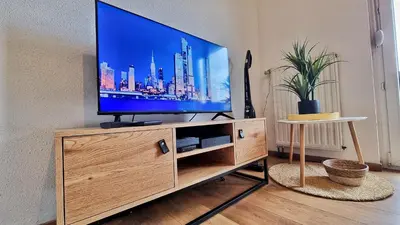 Télévision ou salle de divertissement dans l'établissement Le City View - Calme - Moderne - Balcon - RelaxBNB