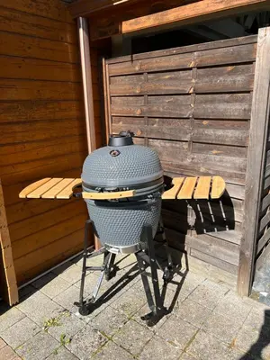Barbecue disponible mis à disposition des clients de le chalet