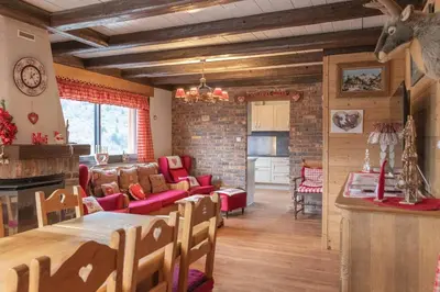 Cuisine ou kitchenette dans l'établissement Chalet des 3 Vallées, spacious and comfortable 12p