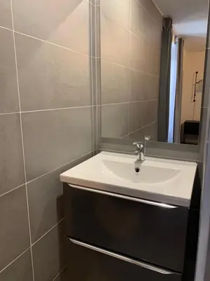 Salle de bains dans l'établissement Élégant F2 luxueux proche Suisse