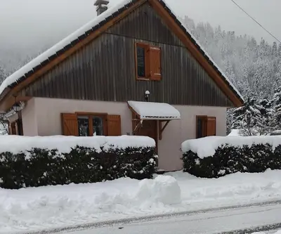 L'établissement Chalet Au fil de l'eau en hiver