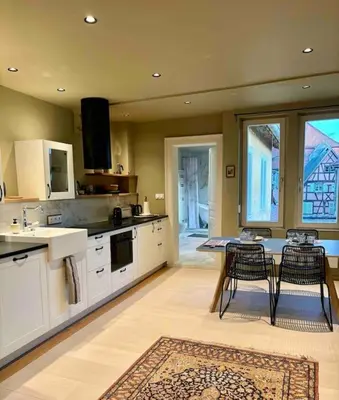 Cuisine ou kitchenette dans l'établissement Suites du trèfle