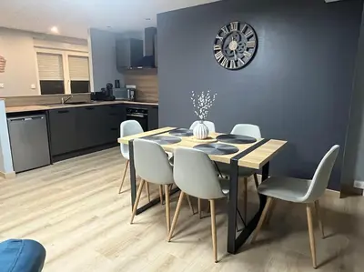 Cuisine ou kitchenette dans l'établissement Charmant appartement Cosy porte de Colmar