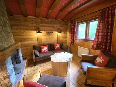 Coin salon dans l'établissement LE TRAPPEUR Chalet en bois