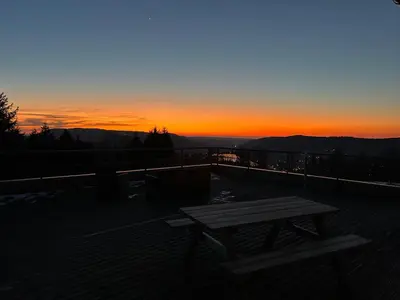 Lever ou coucher de soleil vu de l'appartement ou à proximité