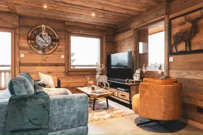 Télévision ou salle de divertissement dans l'établissement Chalet Louléa - Luxueux, au calme avec Spa