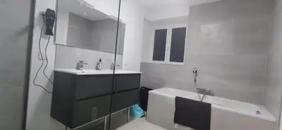 Salle de bains dans l'établissement Spacieux et serein avec patio, barbecue et WIFI