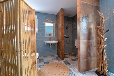 Salle de bains dans l'établissement Gîte privatif avec spa, sauna à Colmar