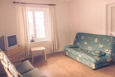 Coin salon dans l'établissement Chalet Cosy Lisière de Forêt