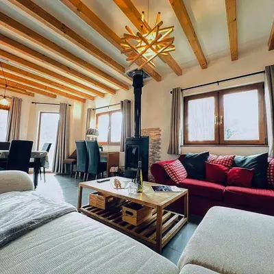 Coin salon dans l'établissement Les 2 Sapins - 10 personnes - Lits faits, Serviettes et ménage inclus