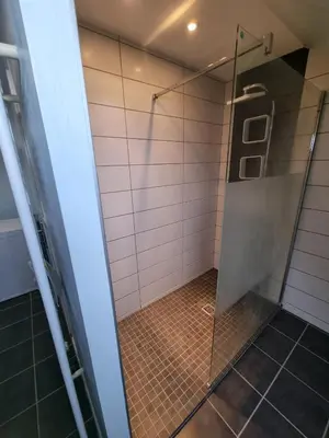 Salle de bains dans l'établissement Le gîte de Cléo, maison spacieuse et paisible.