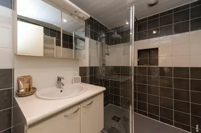 Salle de bains dans l'établissement la grande cabane du Blanc Ruxel