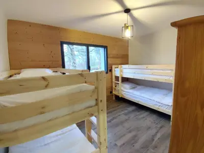 Un ou plusieurs lits dans un hébergement de l'établissement Chalet Lignum, Exceptionnel - Sauna & SPA - vue sur les montagnes, 8 minutes des pistes.