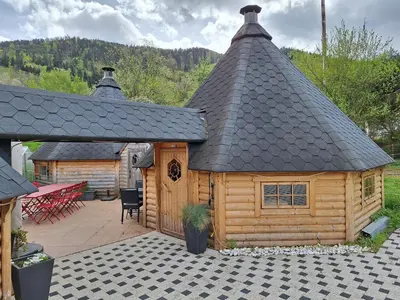 Vue générale sur la montagne ou vue sur la montagne depuis le chalet