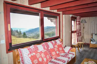 Vue générale sur la montagne ou vue sur la montagne depuis le chalet